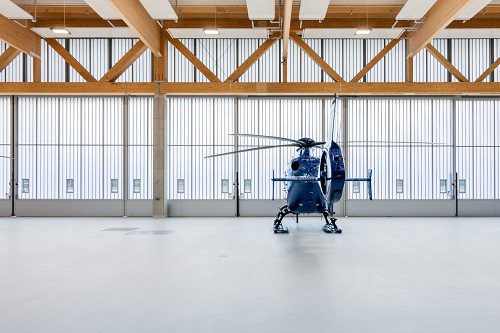 Hubschrauber in der Halle