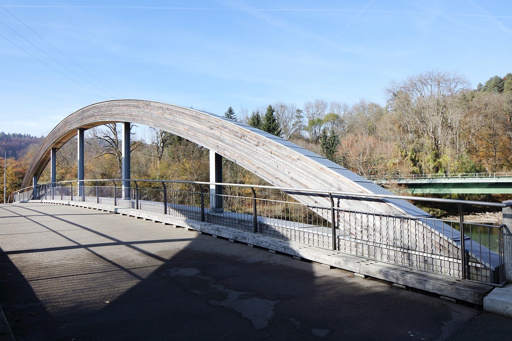 Holzbogenbrücke im Naturpark Obere Donau